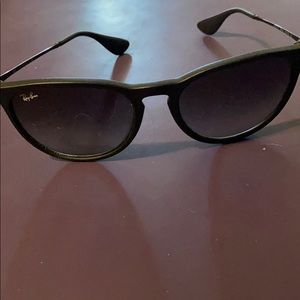 Black ray ban sunglasses